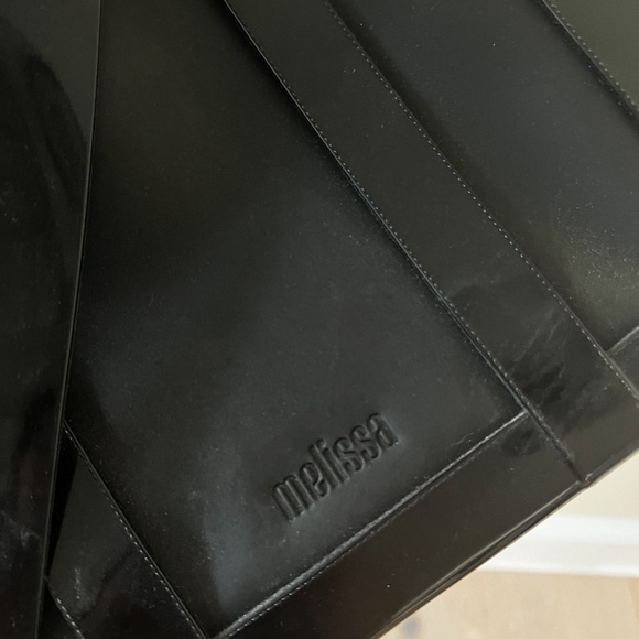 MELISSA Vegan Jelly Shoulder Beach Tote Bag Black - Picture 7 of 8